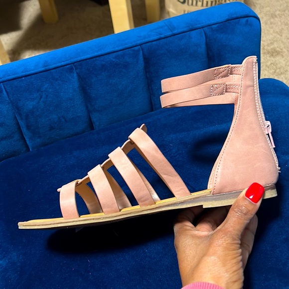 Blush American Eagle Sandals - Picture 2 of 8